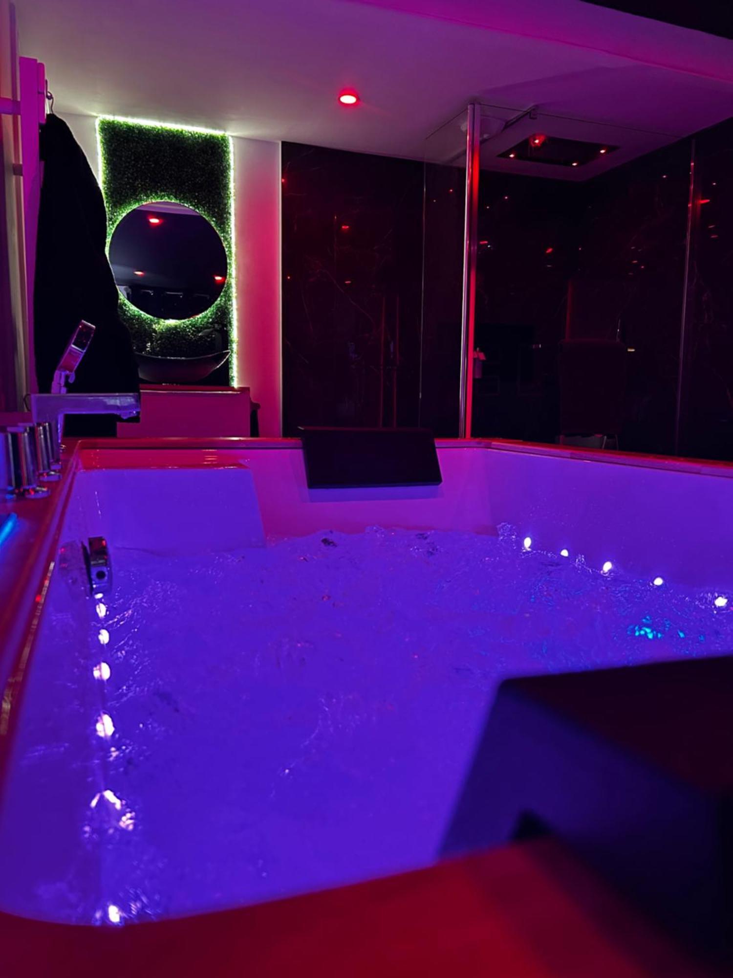 Love Room Haut De Gamme - L'Extase Avec Jacuzzi Violaines Екстер'єр фото
