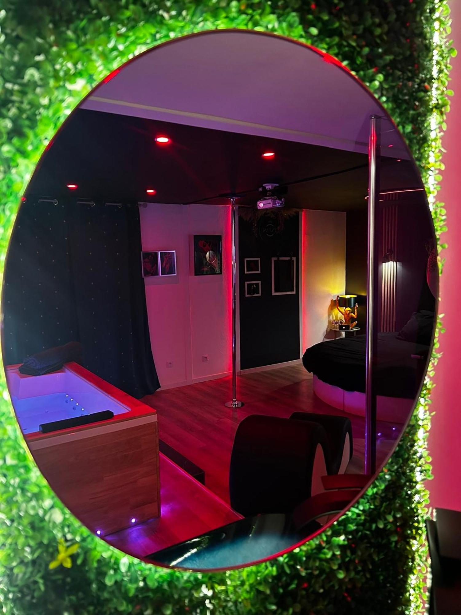 Love Room Haut De Gamme - L'Extase Avec Jacuzzi Violaines Екстер'єр фото