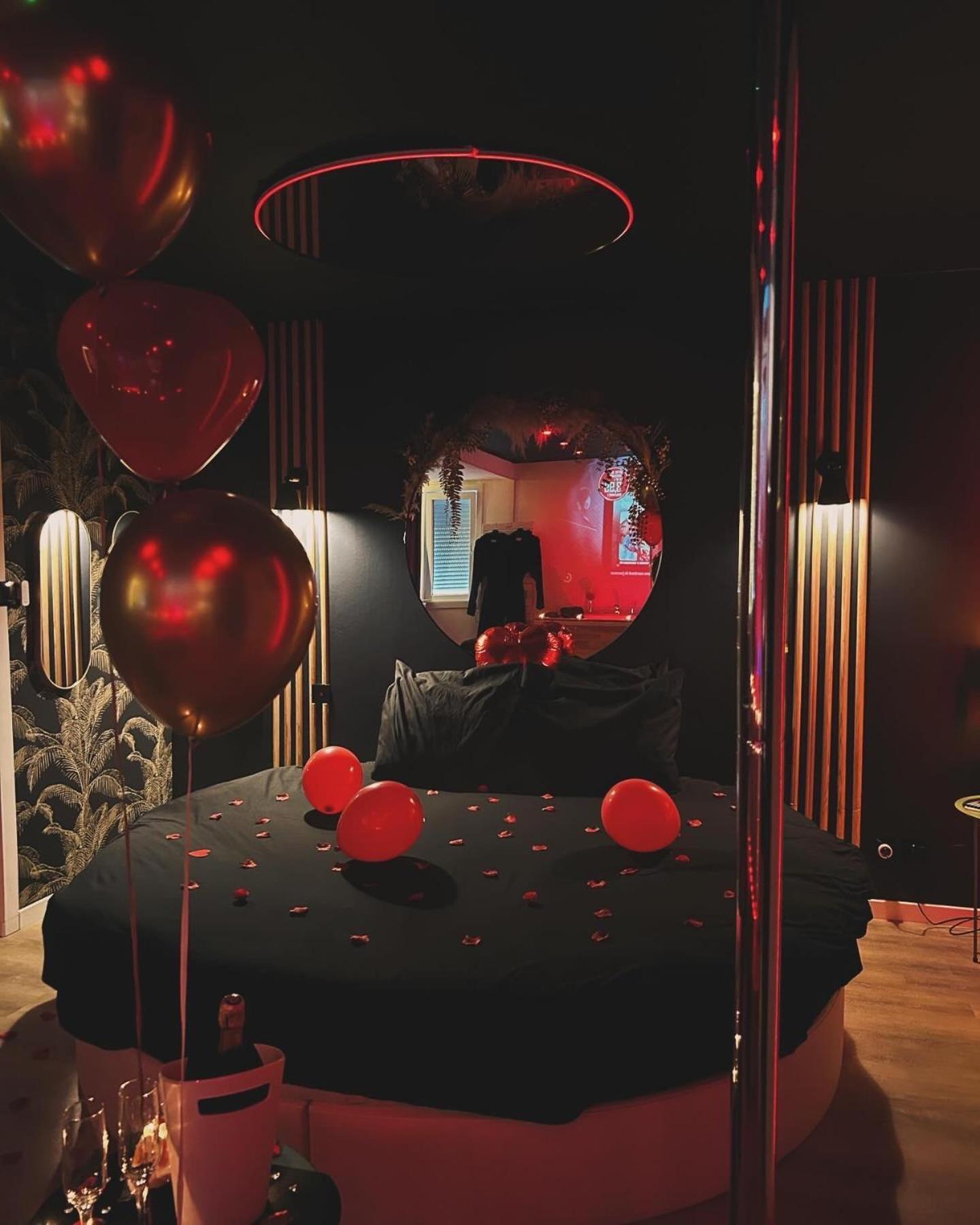 Love Room Haut De Gamme - L'Extase Avec Jacuzzi Violaines Екстер'єр фото