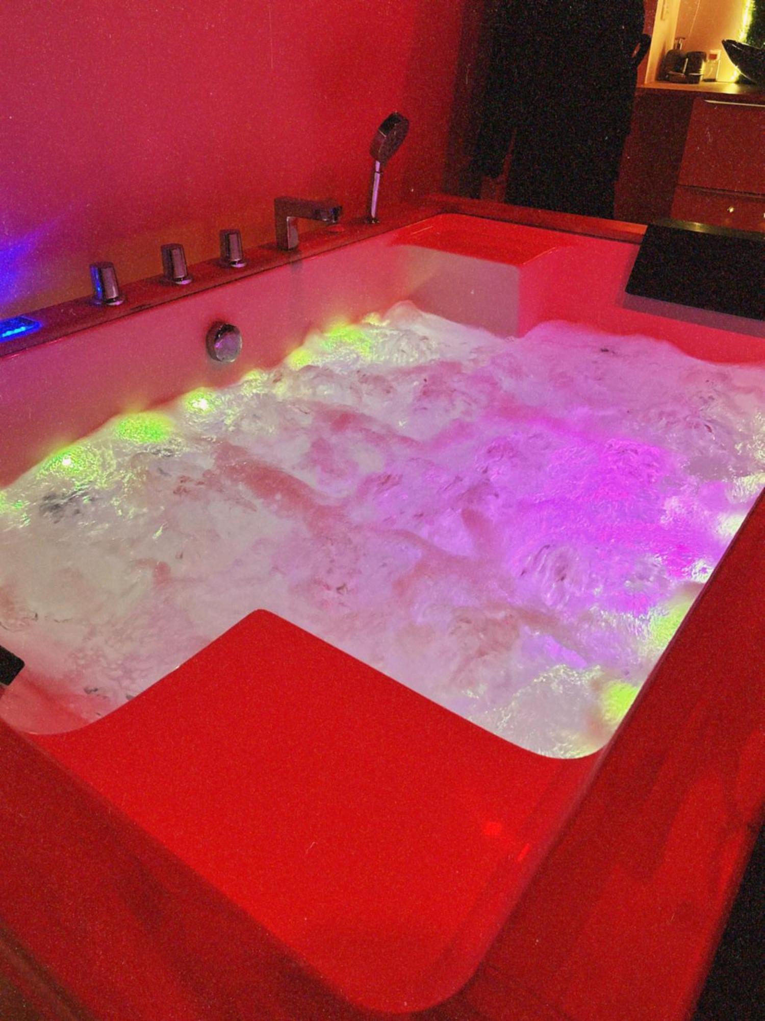 Love Room Haut De Gamme - L'Extase Avec Jacuzzi Violaines Екстер'єр фото