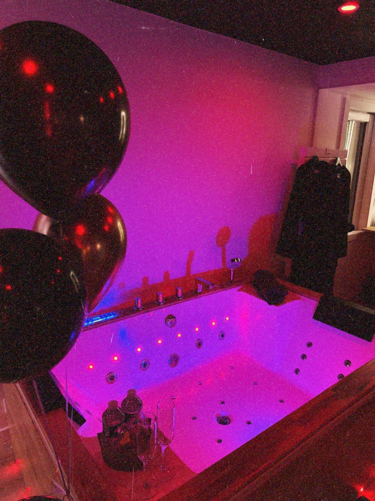 Love Room Haut De Gamme - L'Extase Avec Jacuzzi Violaines Екстер'єр фото