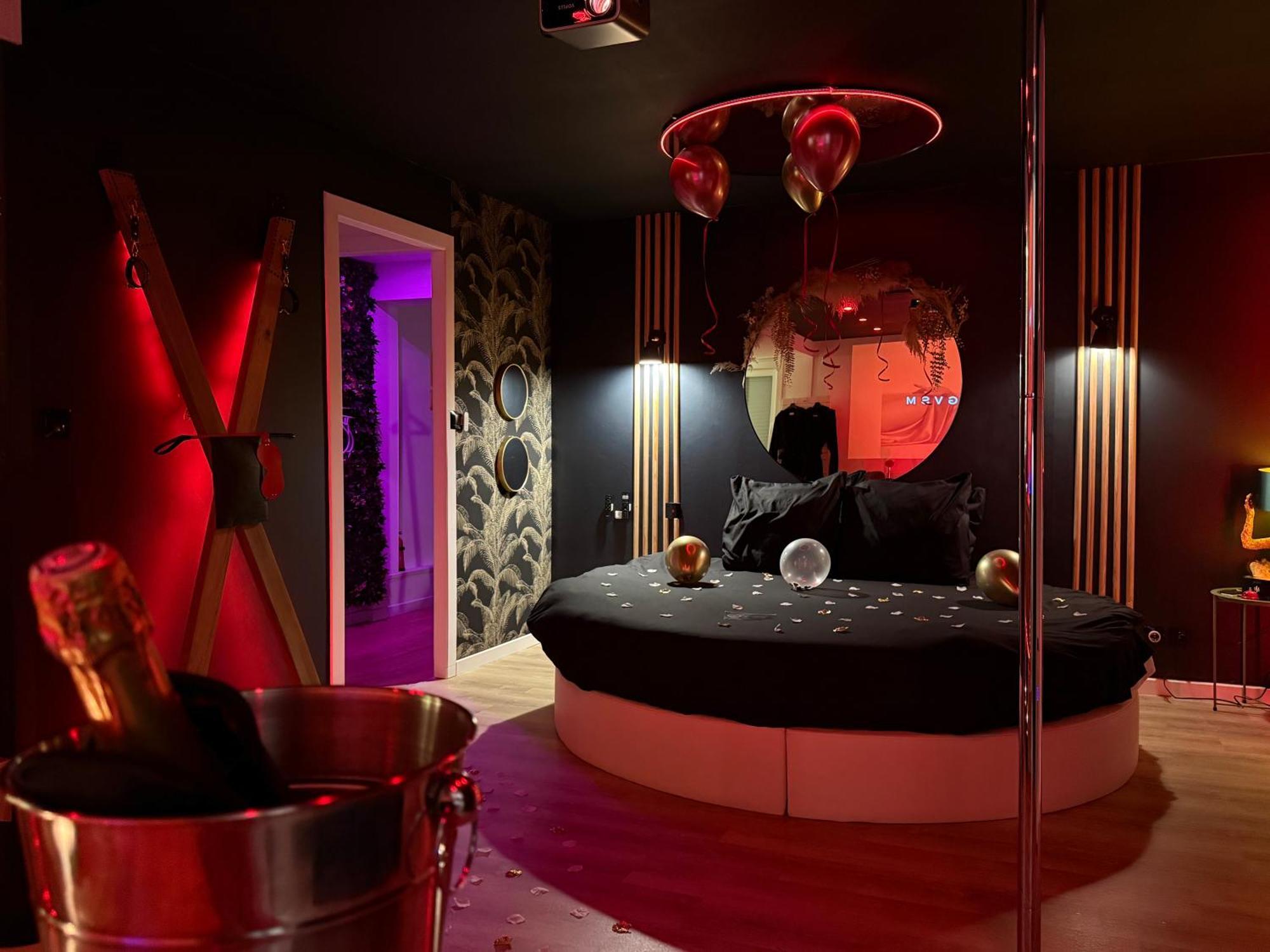 Love Room Haut De Gamme - L'Extase Avec Jacuzzi Violaines Екстер'єр фото